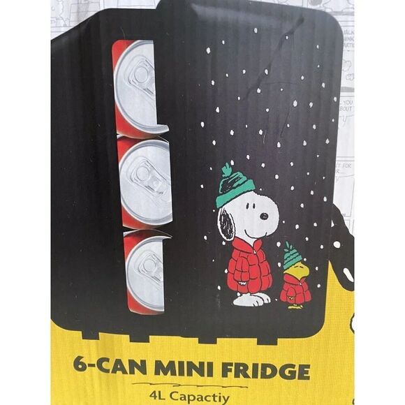 Peanuts Snoopy Puffer Jacket Puffy Coat Collectible 4L Mini Fridge Holds 6 Cans - Picture 2 of 11